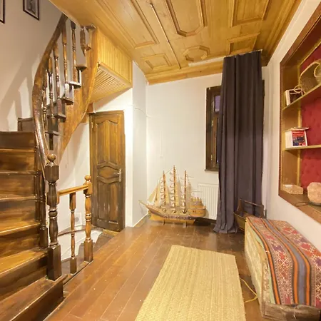 Historic Luetfi Pasha House In Balat 2br Istambul