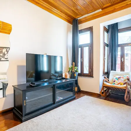 Historic Luetfi Pasha House In Balat 2br