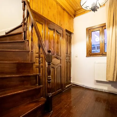 Historic Luetfi Pasha House In Balat 2br