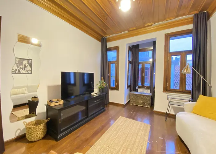 Historic Luetfi Pasha House In Balat 2br